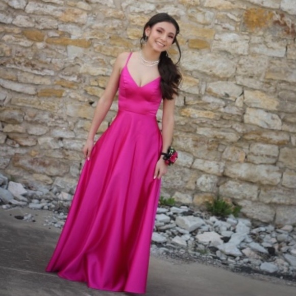 Prom dress - Picture 1 of 2